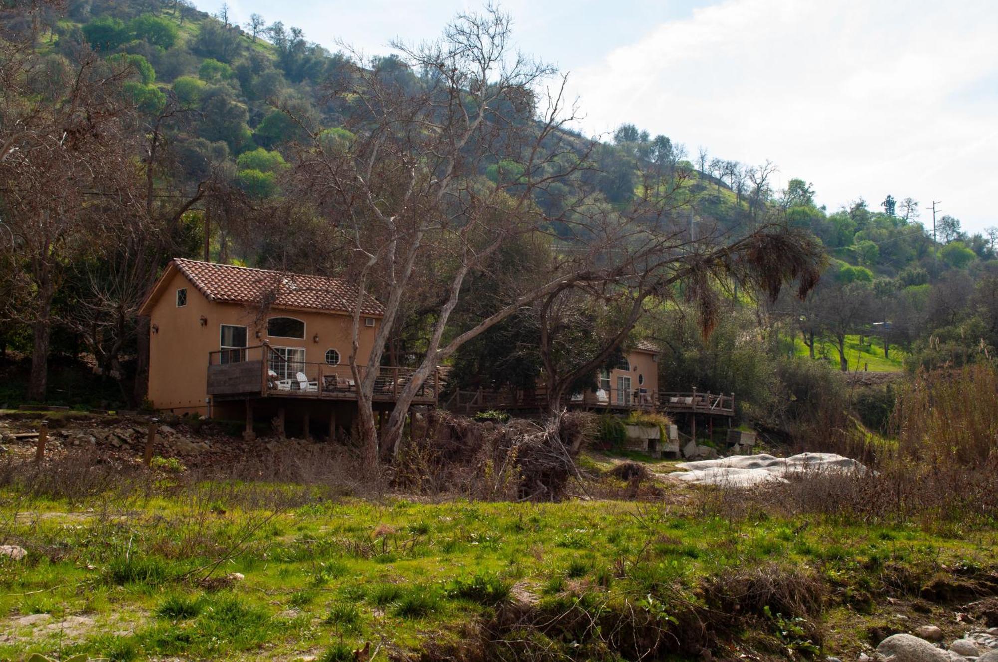 Sequoia River Front Cabins Трі-Риверс Екстер'єр фото
