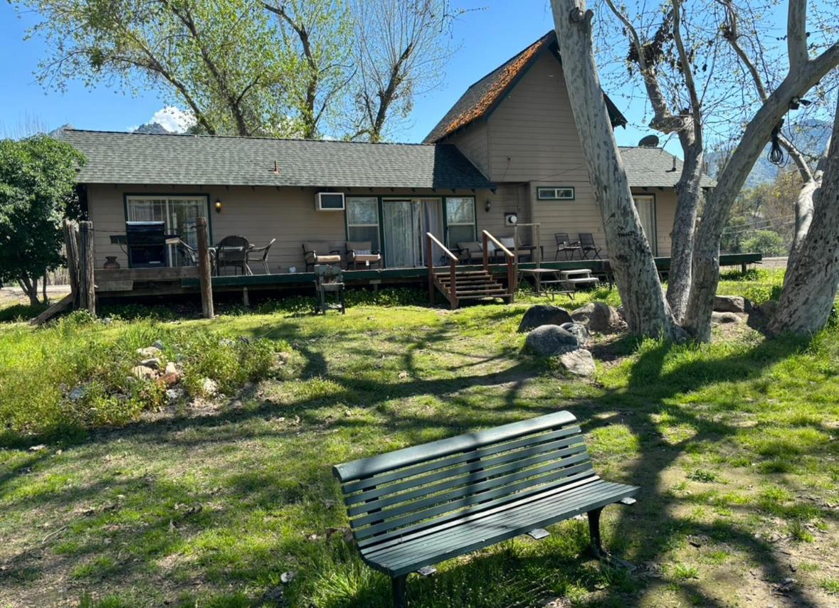 Sequoia River Front Cabins Трі-Риверс Екстер'єр фото